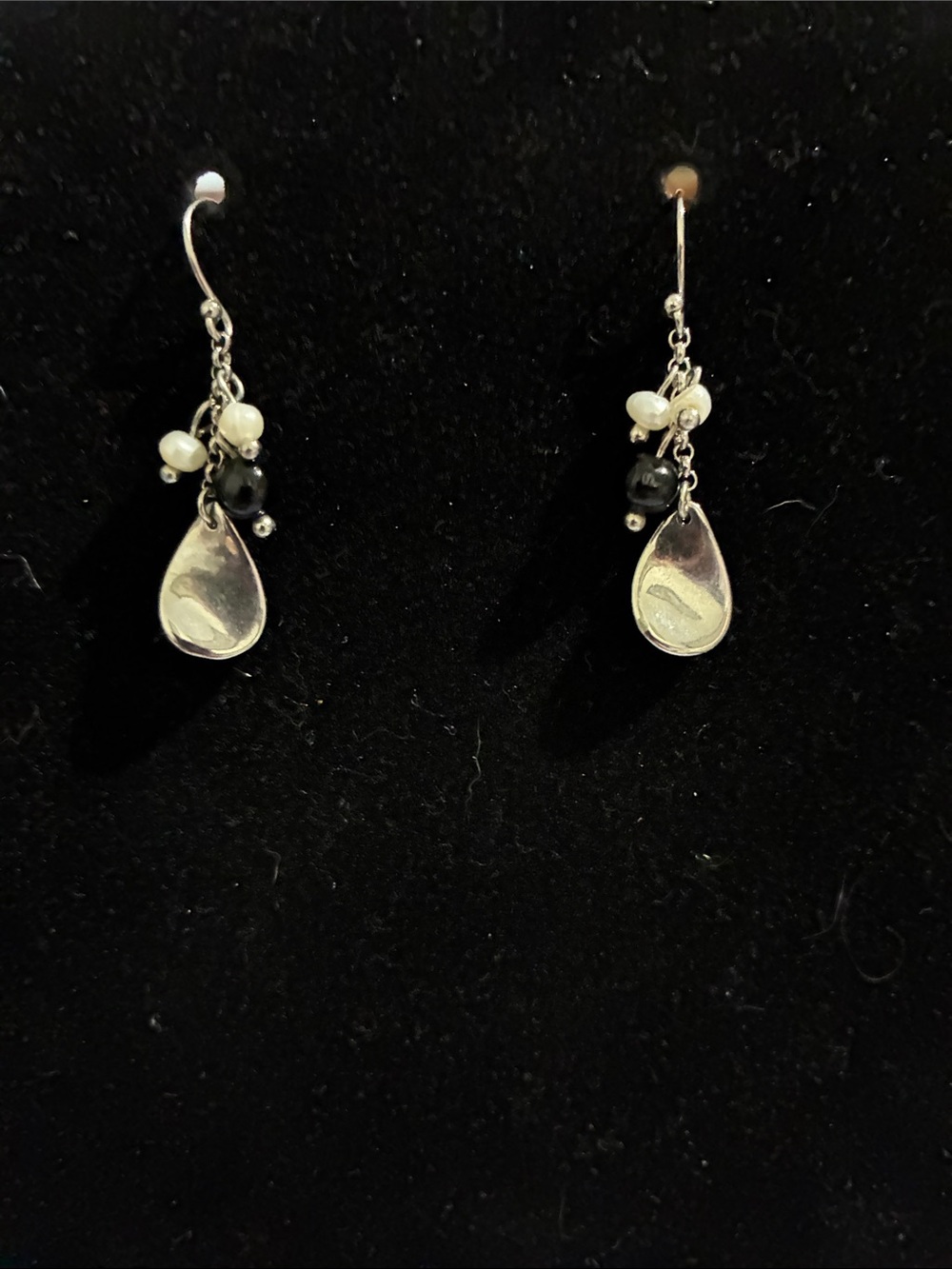 Natural Teardrop-shaped white freshwater pearls w small genuine black onyx beads
